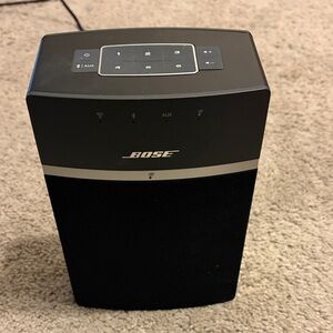 Bose Black and Silver Wireless Speaker